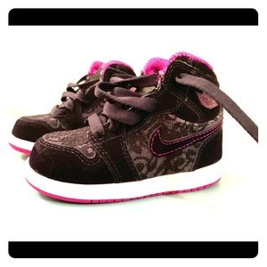 Toddler Girls Nike sneakers size 6